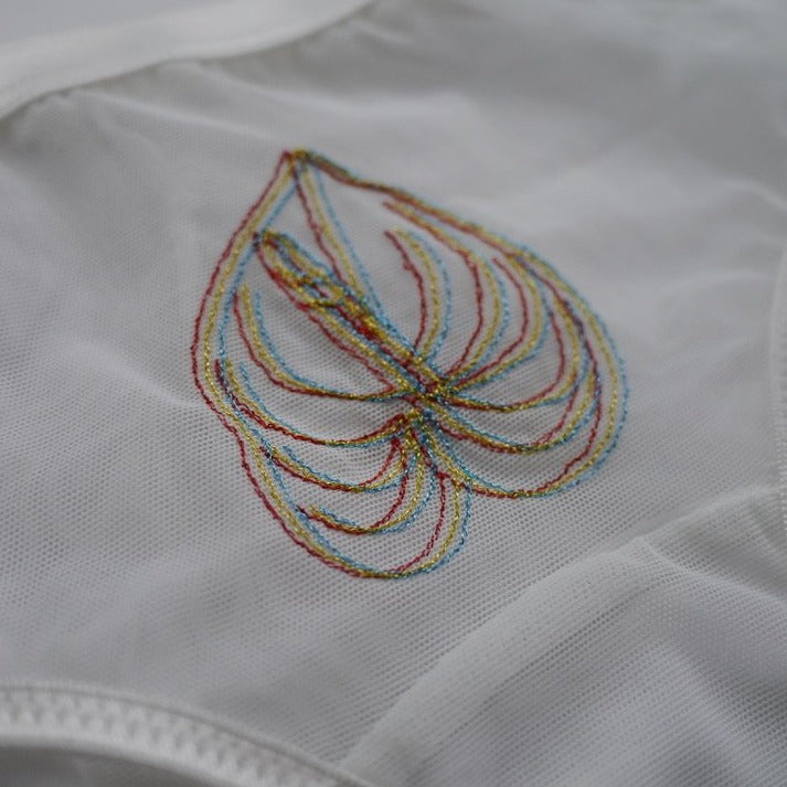STANDARD PANTY<p> EMBROIDERY POWER NET<p> / WHITE Anthurium